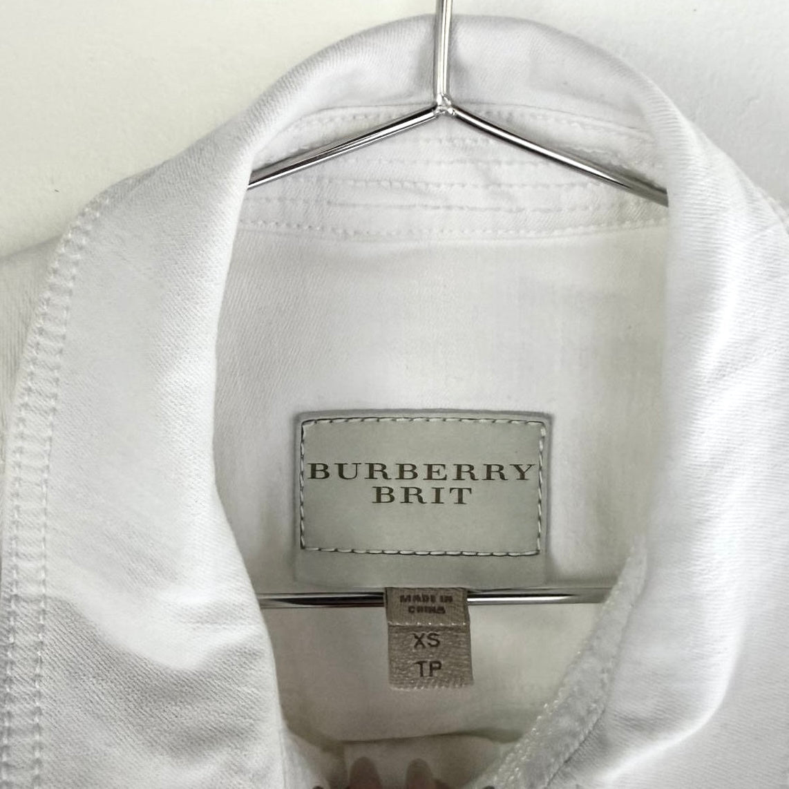 Burberry White Fitted Denim Jacket
