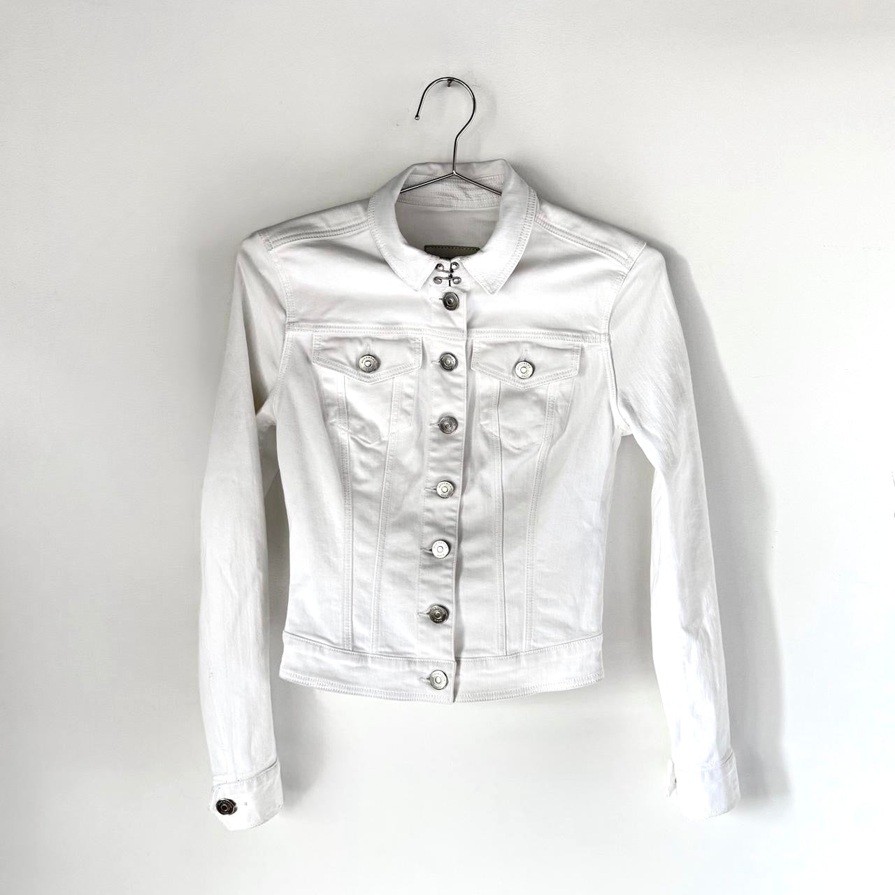 Burberry White Fitted Denim Jacket