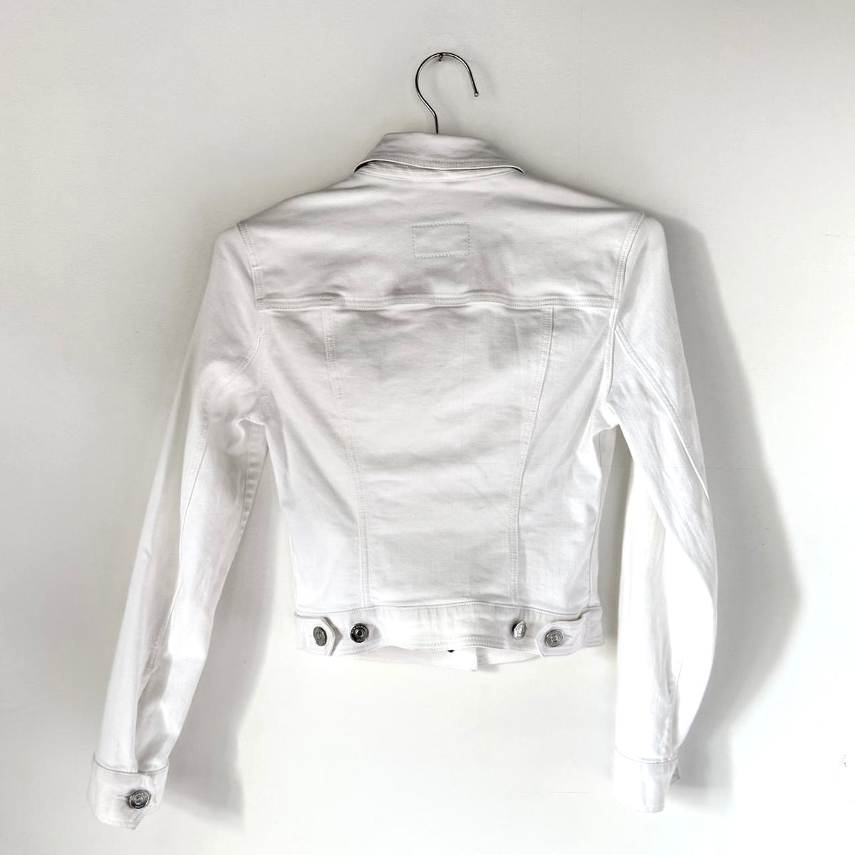 Burberry White Fitted Denim Jacket
