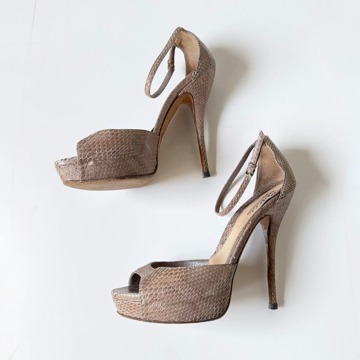 Gucci Snakeskin Platform Peep Toe Heels (39)