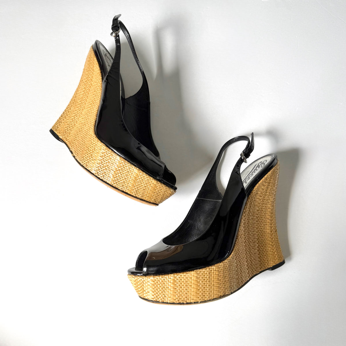 Gucci Black Patent Leather Peep Toe Raffia Platform Wedges (37.5)