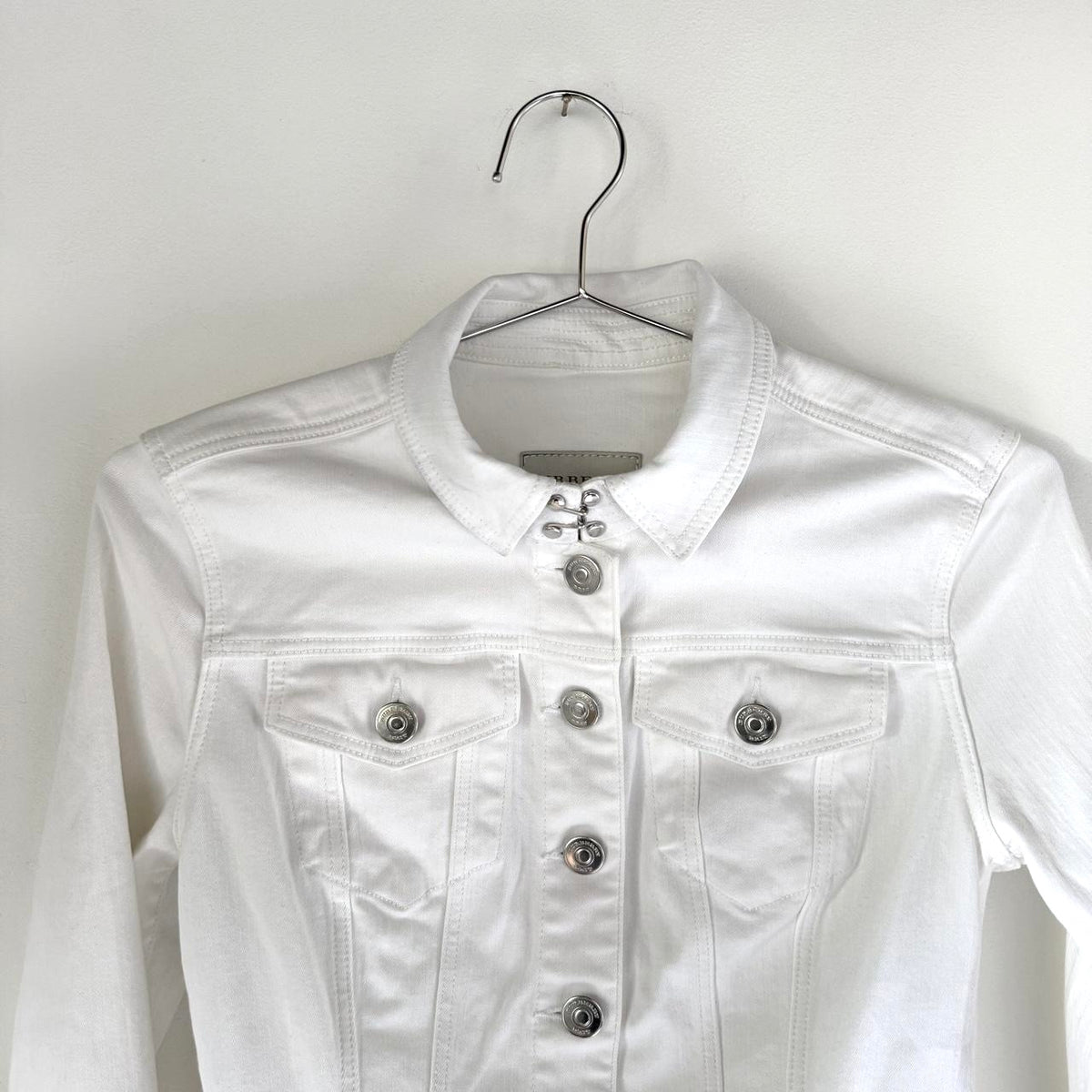 Burberry White Fitted Denim Jacket