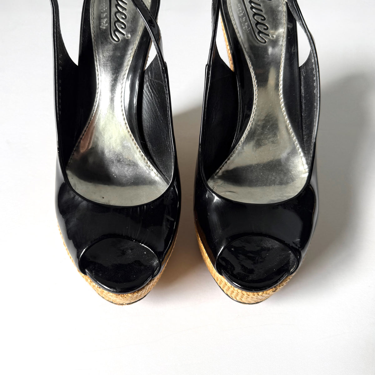 Gucci Black Patent Leather Peep Toe Raffia Platform Wedges (37.5)