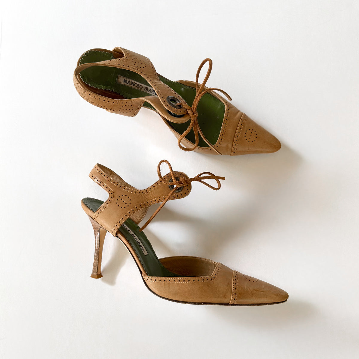 Vintage Manolo Blahnik Pointed Toe Heels (38)